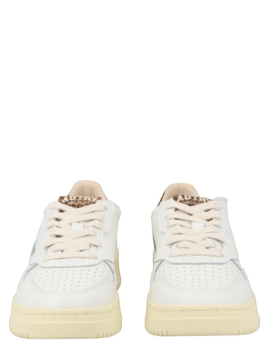 Autry - SNEAKER "MEDALIST LOW" autry-medalist-low-sneakers-white-front-jpg_cf4cdc0c-7cf6-48b7-a29e-e4b3ced55eff