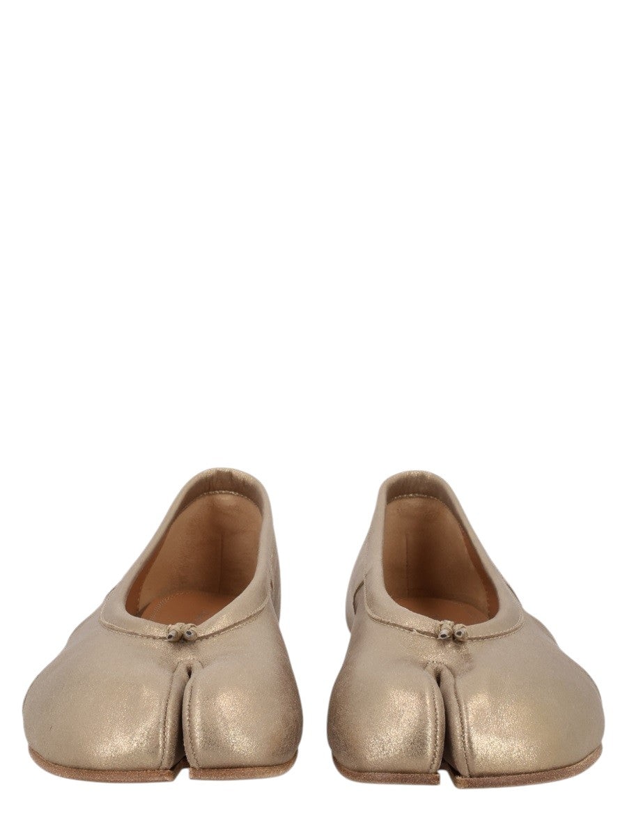 Maison Margiela gold metallic leather Tabi ballerina flats with split toe and bow detail.