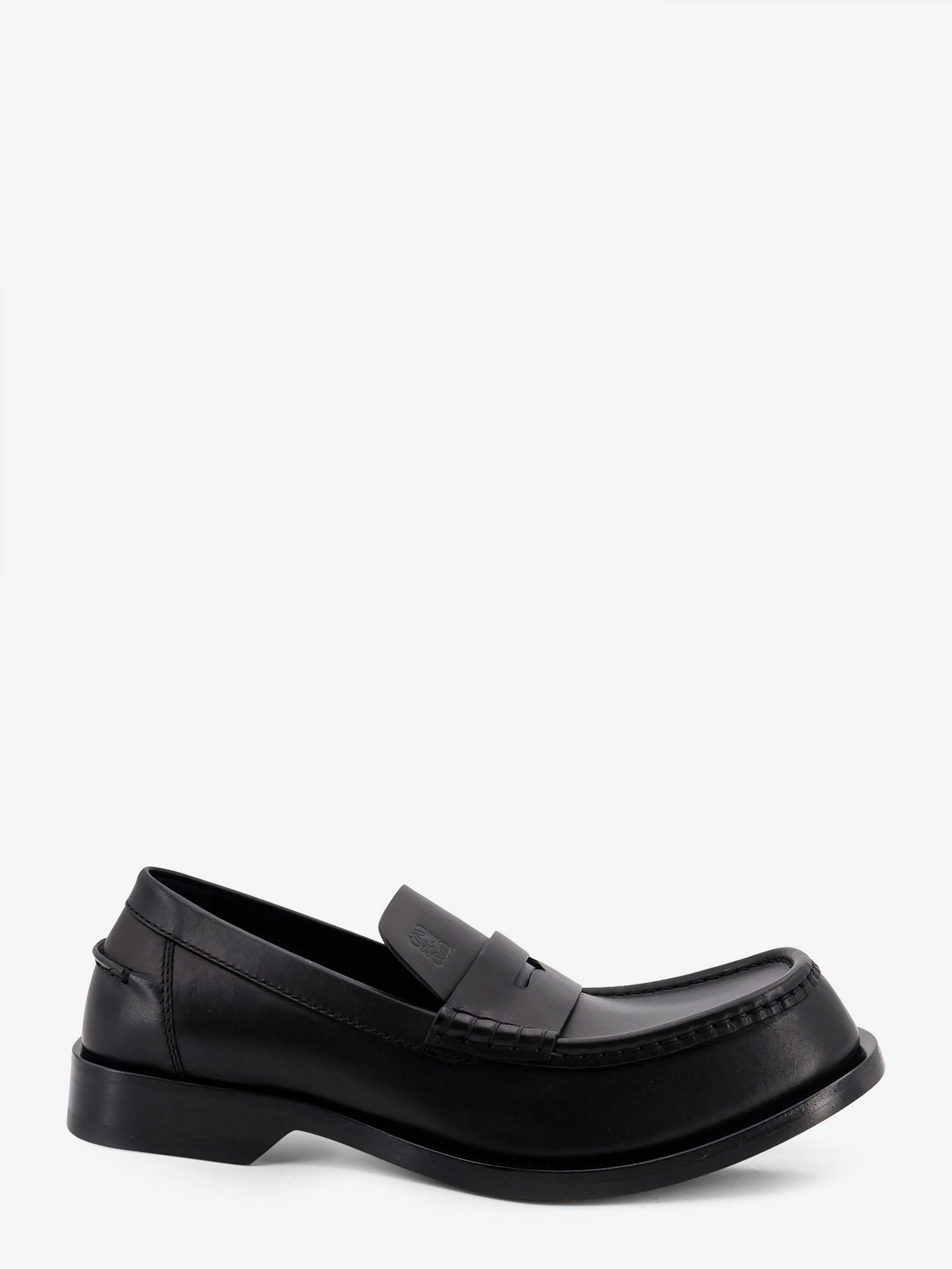 LOEWE - Bobine leather loafers with engraved Anagram logo bobine-leather-loafers-with-engraved-anagram-logo_05b15f92-3666-41f8-92da-4ece62685004