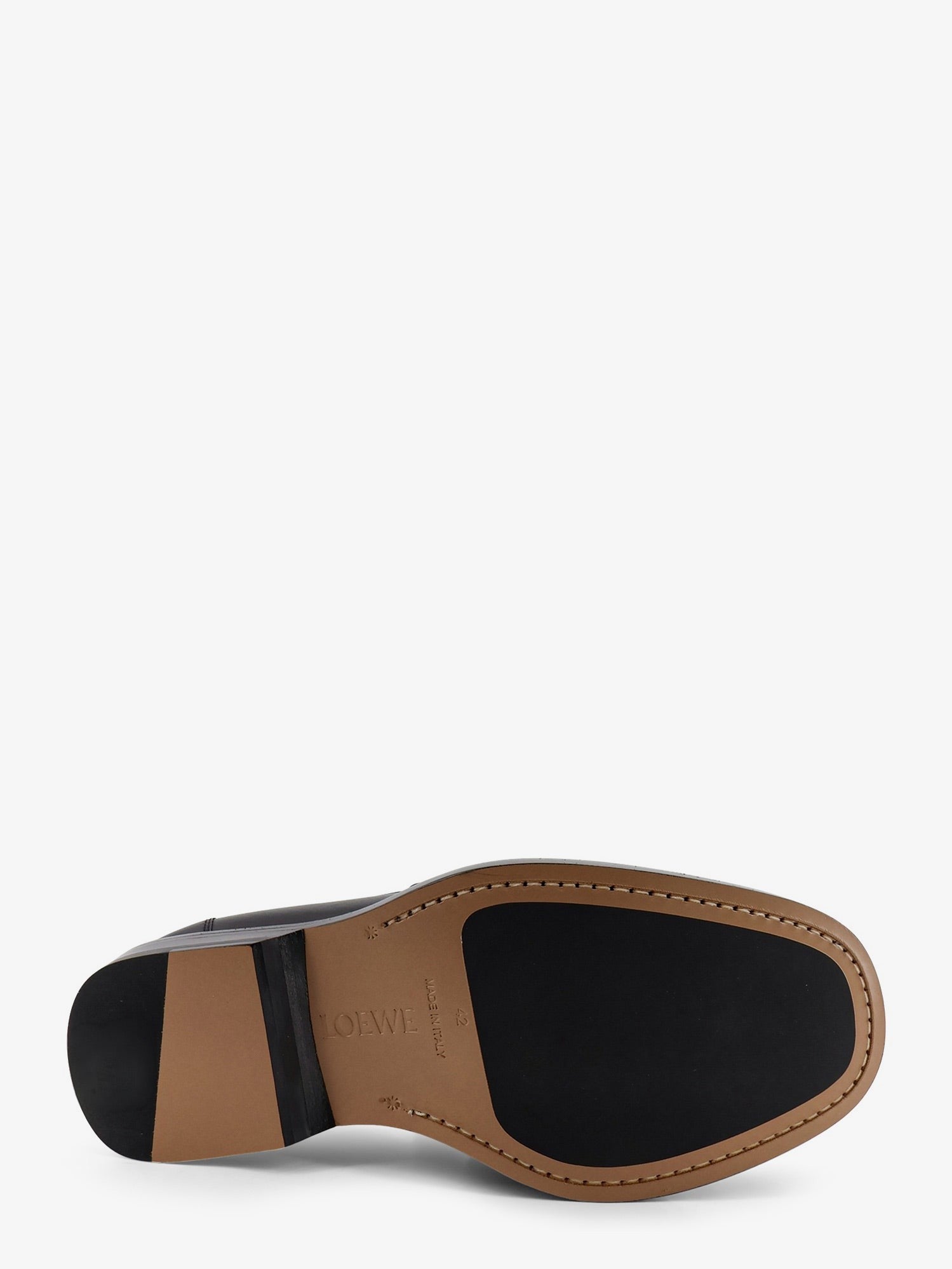 LOEWE - Bobine leather loafers with engraved Anagram logo bobine-leather-loafers-with-engraved-anagram-logo_3ad8b2c1-cf1e-4047-9efc-b481582df3b6