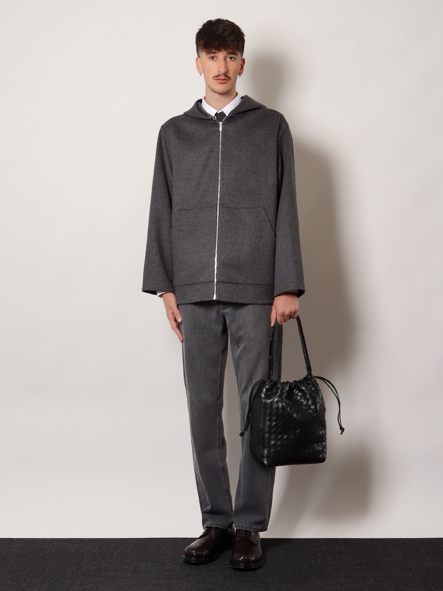 Bottega Veneta Bottega Veneta - Bucket Intrecciato Biblioteca leather shoulder bag