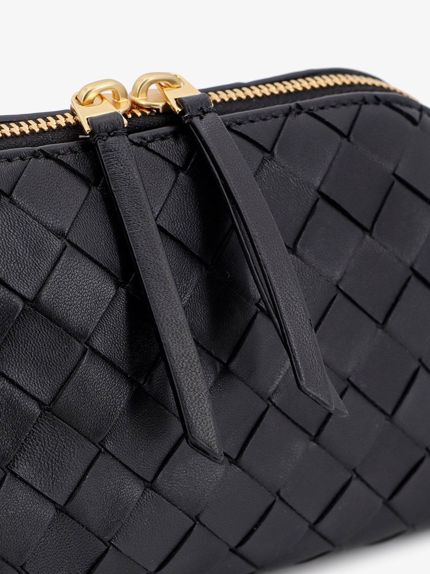 Bottega Veneta - Concert Pouch leather crossbody bag with Intrecciato motif