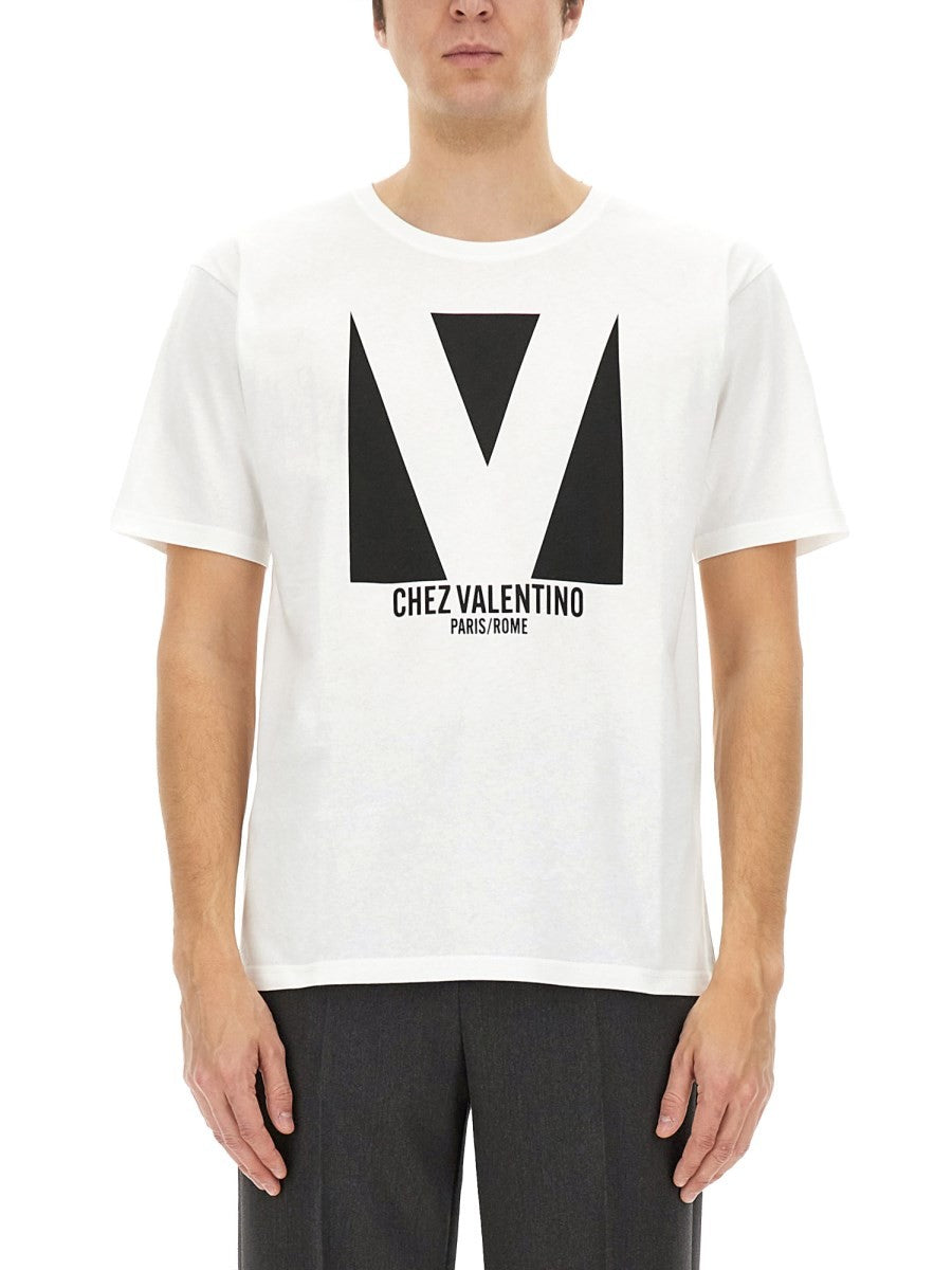 Valentino - COTTON T-SHIRT WITH "CHEZ VALENTINO" PRINT cotton-t-shirt-with-chez-valentino-print_69718089-54a1-43a9-bd44-2cc2f72bd22e