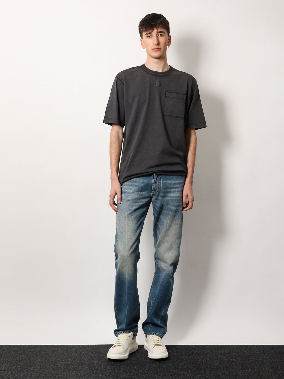 Cotton t-shirt with frontal iconic skull