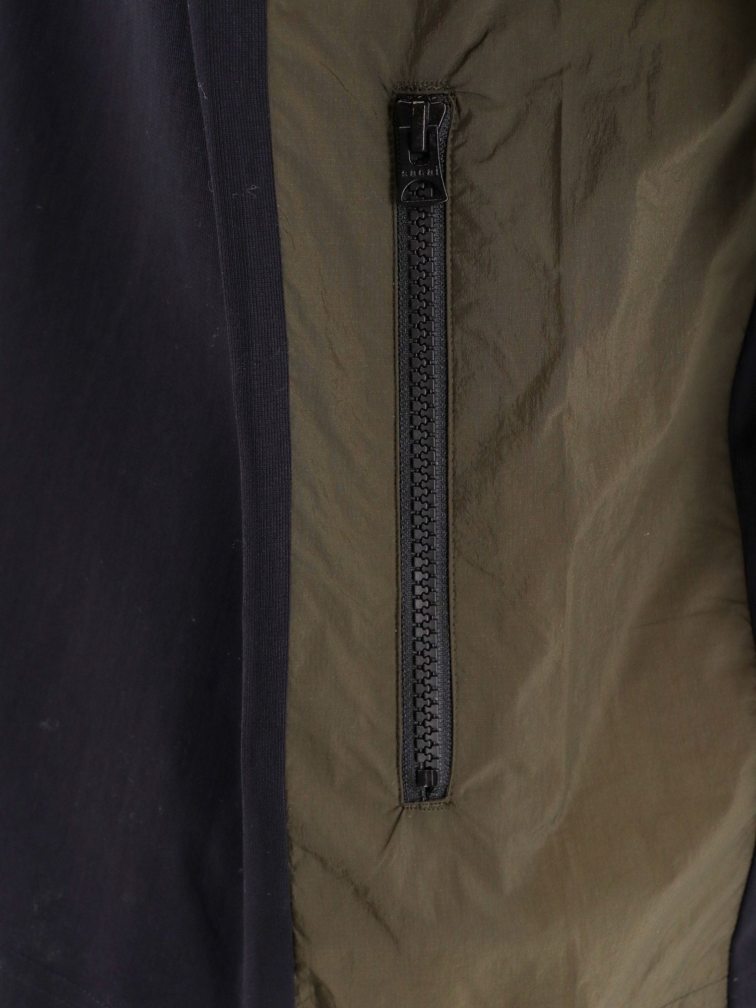 Cotton t-shirt with nylon inserts