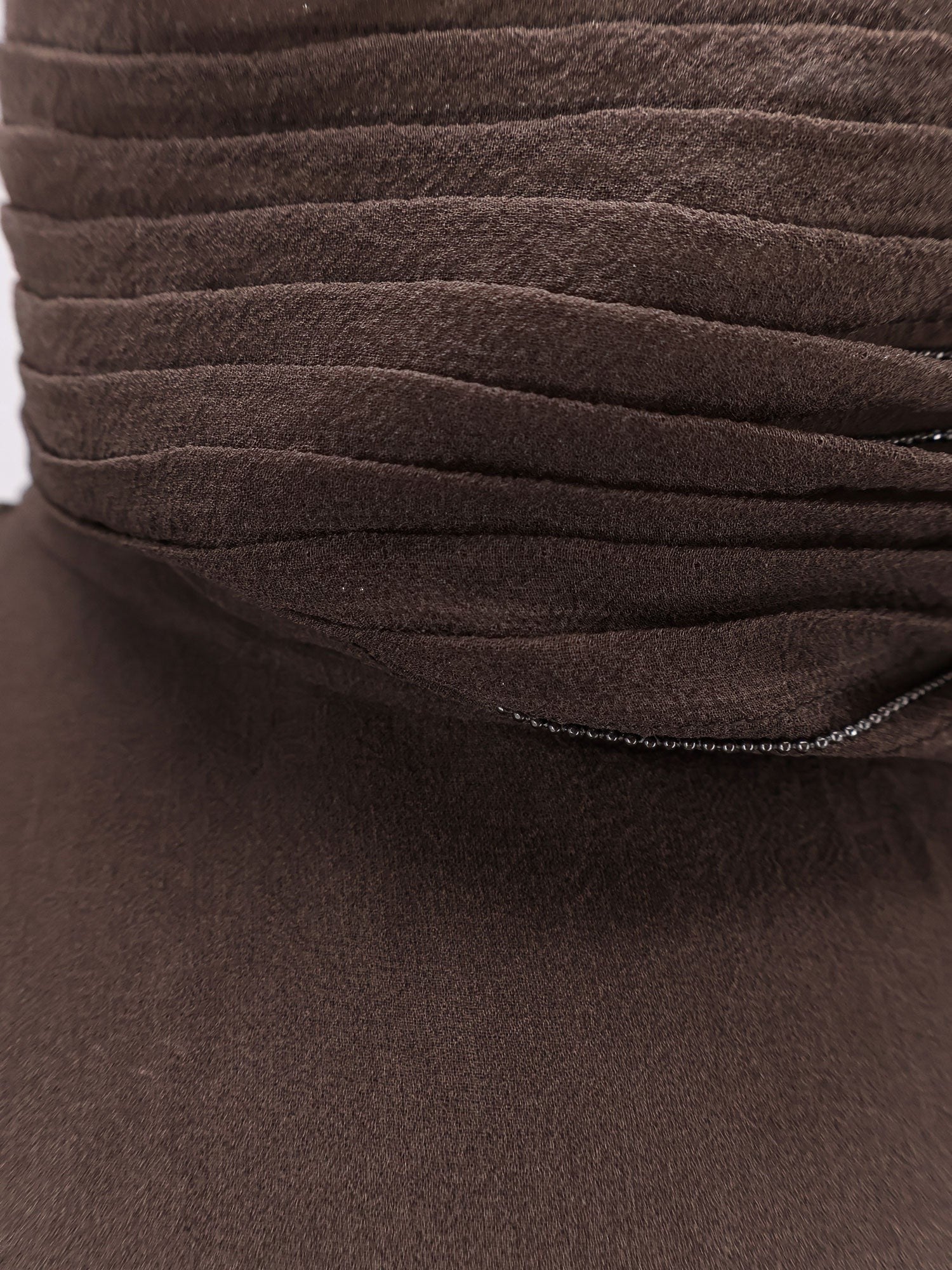 Crispy silk top with lavallière and Monili