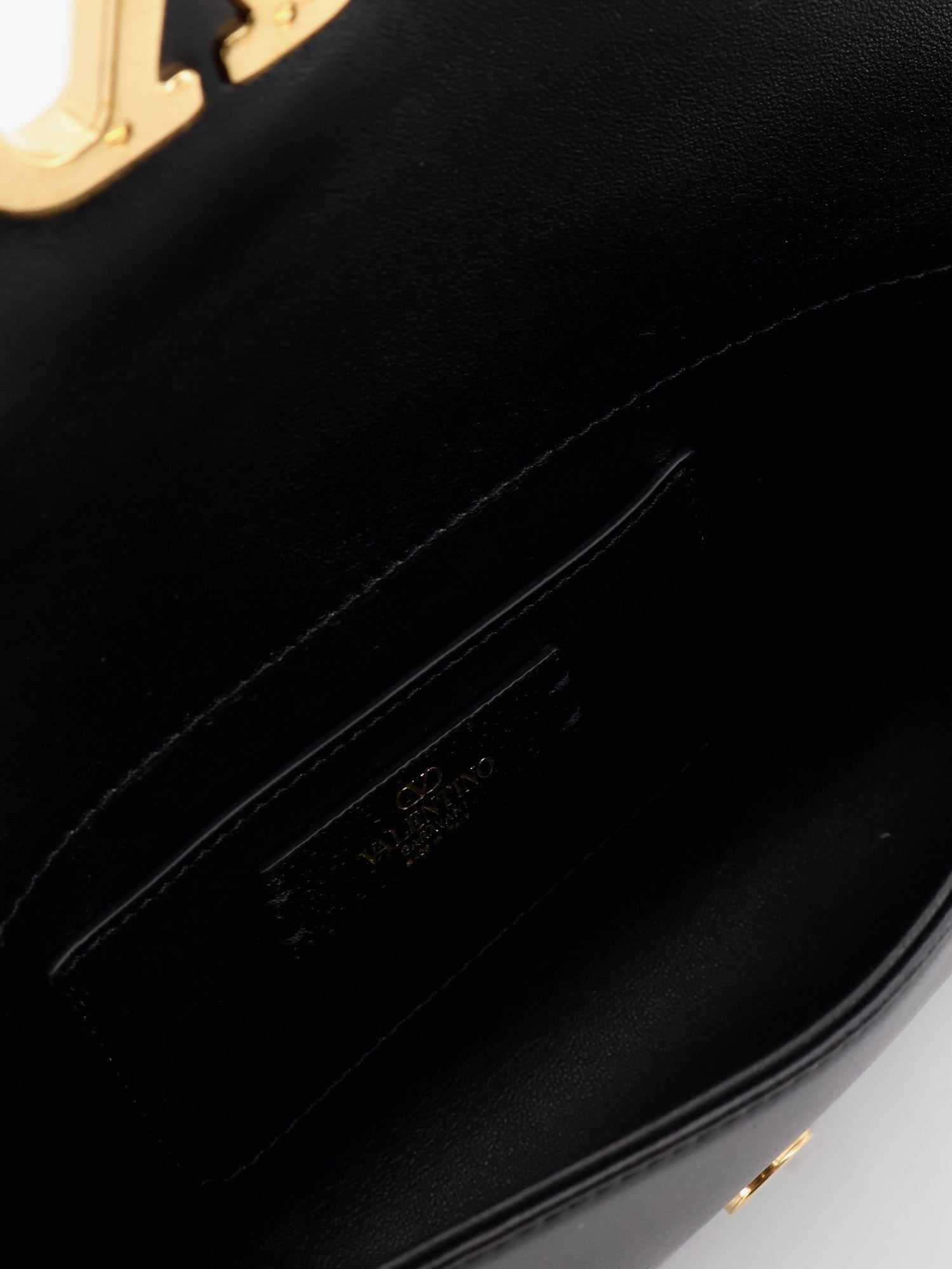Valentino Garavani - Devain leather shoulder bag devain-leather-shoulder-bag_67baf6ed-84ee-4892-a55b-37dadddb143d