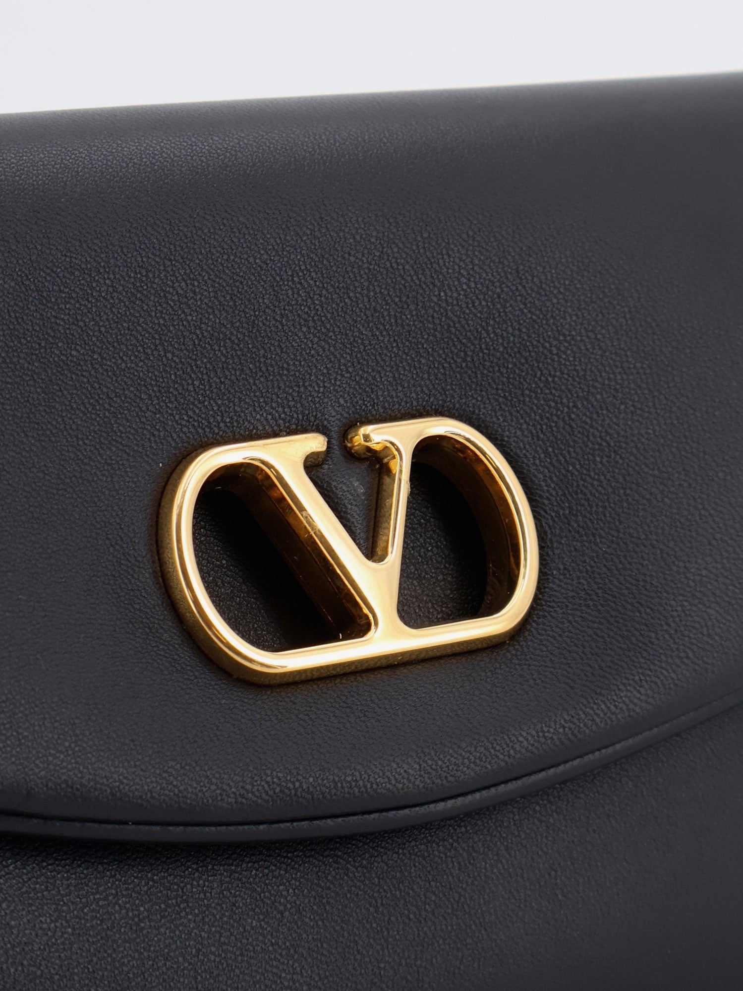 Valentino Garavani - Devain leather shoulder bag devain-leather-shoulder-bag_f96ca110-895d-45ea-9b64-a26b0421b5bb