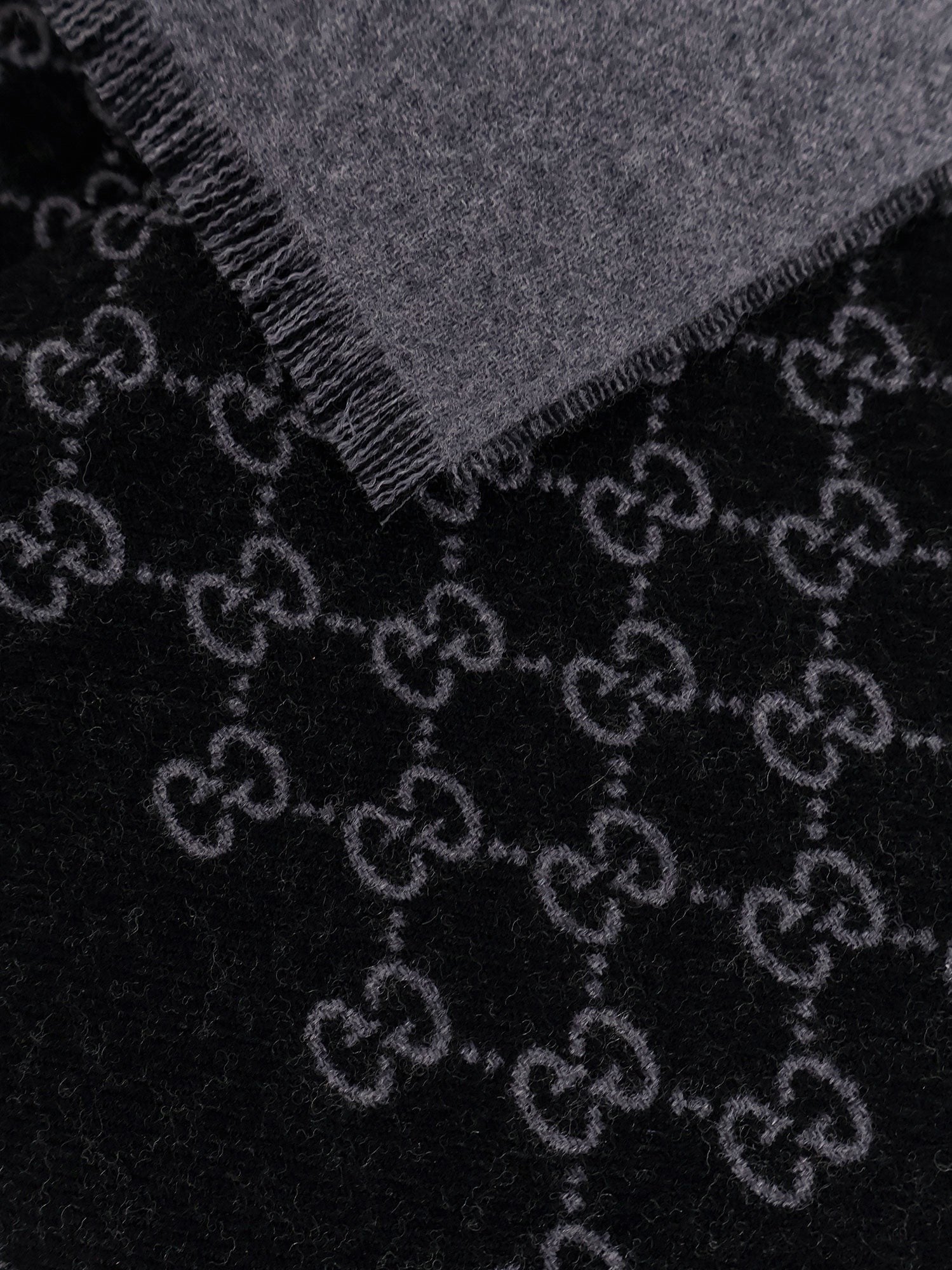 Gucci Gucci - Double wool jacquard scarf with GG motif