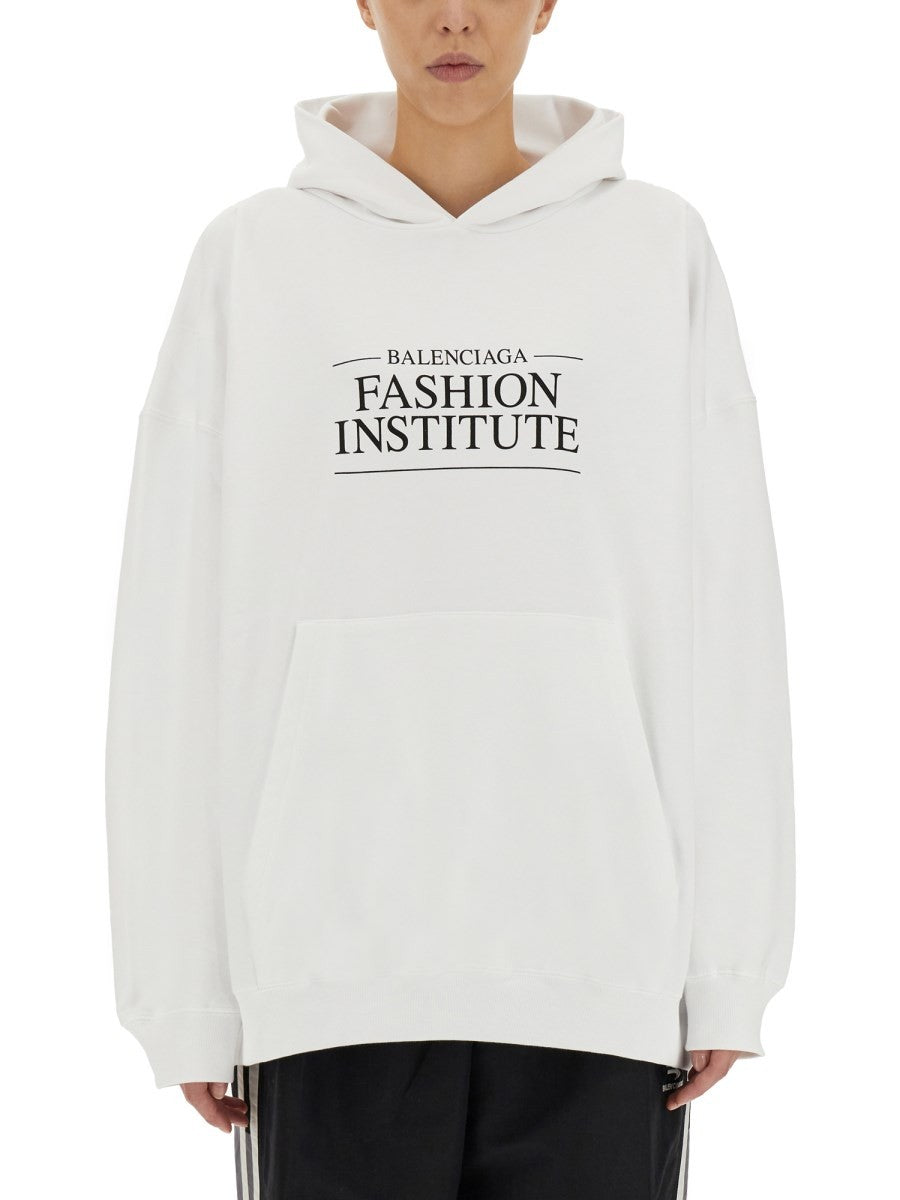 FASHION INSTITUTE LARGE FIT SWEATSHIRT