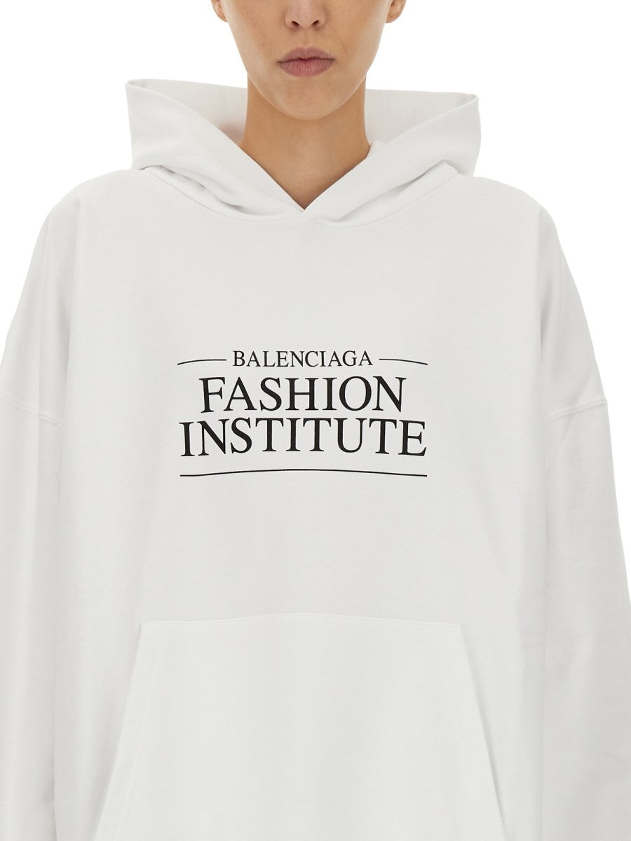 FASHION INSTITUTE LARGE FIT SWEATSHIRT