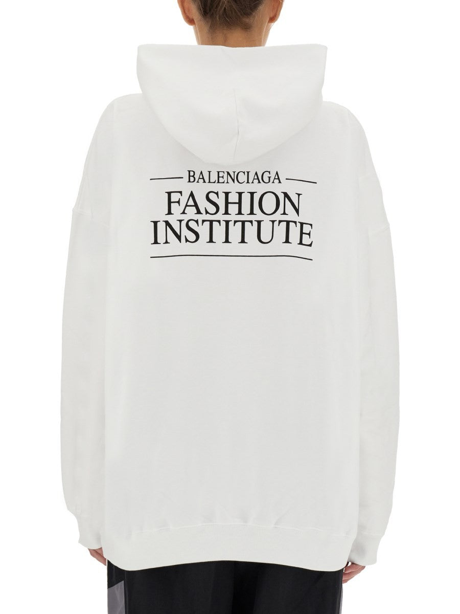FASHION INSTITUTE LARGE FIT SWEATSHIRT
