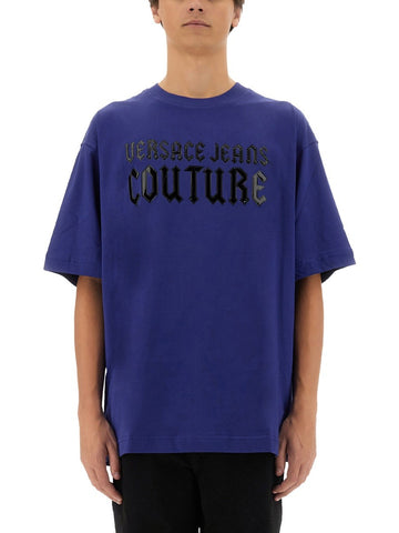 Versace Jeans Couture - GOTHIC LOGO T-SHIRT gothic-logo-t-shirt_c5803687-928a-48ec-a424-b61ecdc4f885