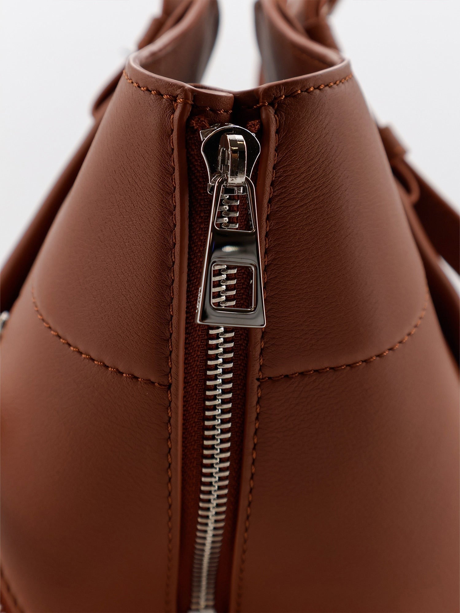 LOEWE - Hammock Flip leather handbag with front lettering logo hammock-flip-leather-handbag-with-front-lettering-logo_92f0927d-59bd-41f4-8e5f-ef38d6bf2f2f