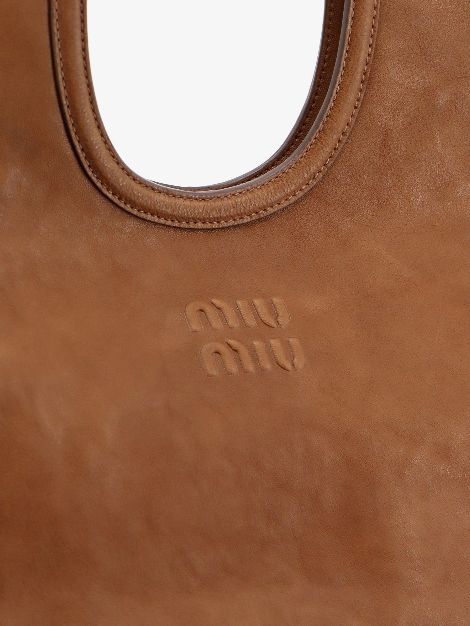 Miu Miu - Ivy leather handbag with front lettering logo ivy-leather-handbag-with-front-lettering-logo_81eb77b0-50d7-4d02-8fbc-4ee9c1f47637
