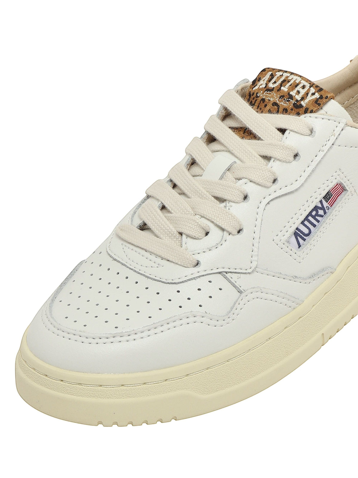 Autry - SNEAKER "MEDALIST LOW" klosmo-autry-medalist-low-white-sneaker_cc44a4b3-b4d6-4209-bf9c-9930190367af