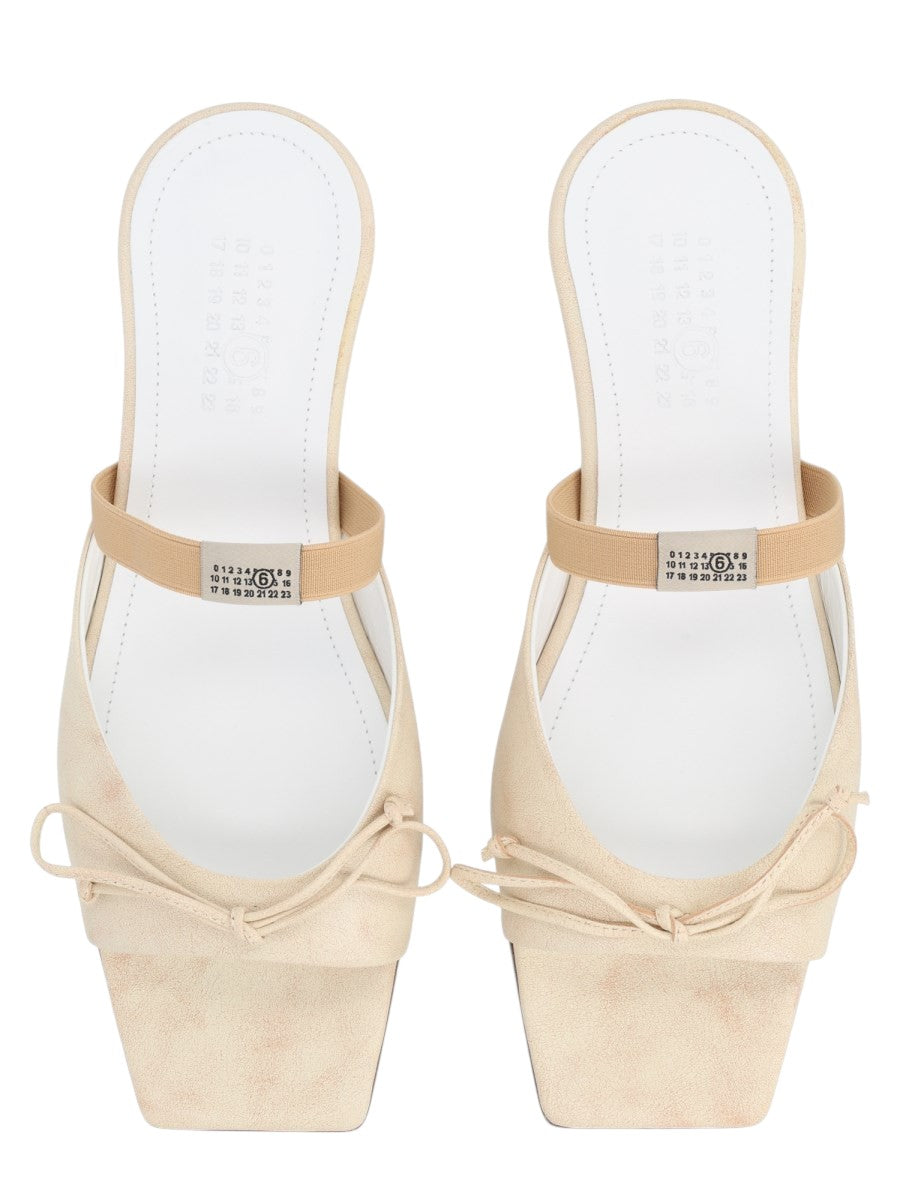 MM6 MAISON MARGIELA - SANDALO SLINGBACK CON DETTAGLIO A FIOCCO klosmo-mm6-maison-margiela-beige-leather-slingback-sandals_2f9125db-fc7c-4136-a8c5-78125ecb5592