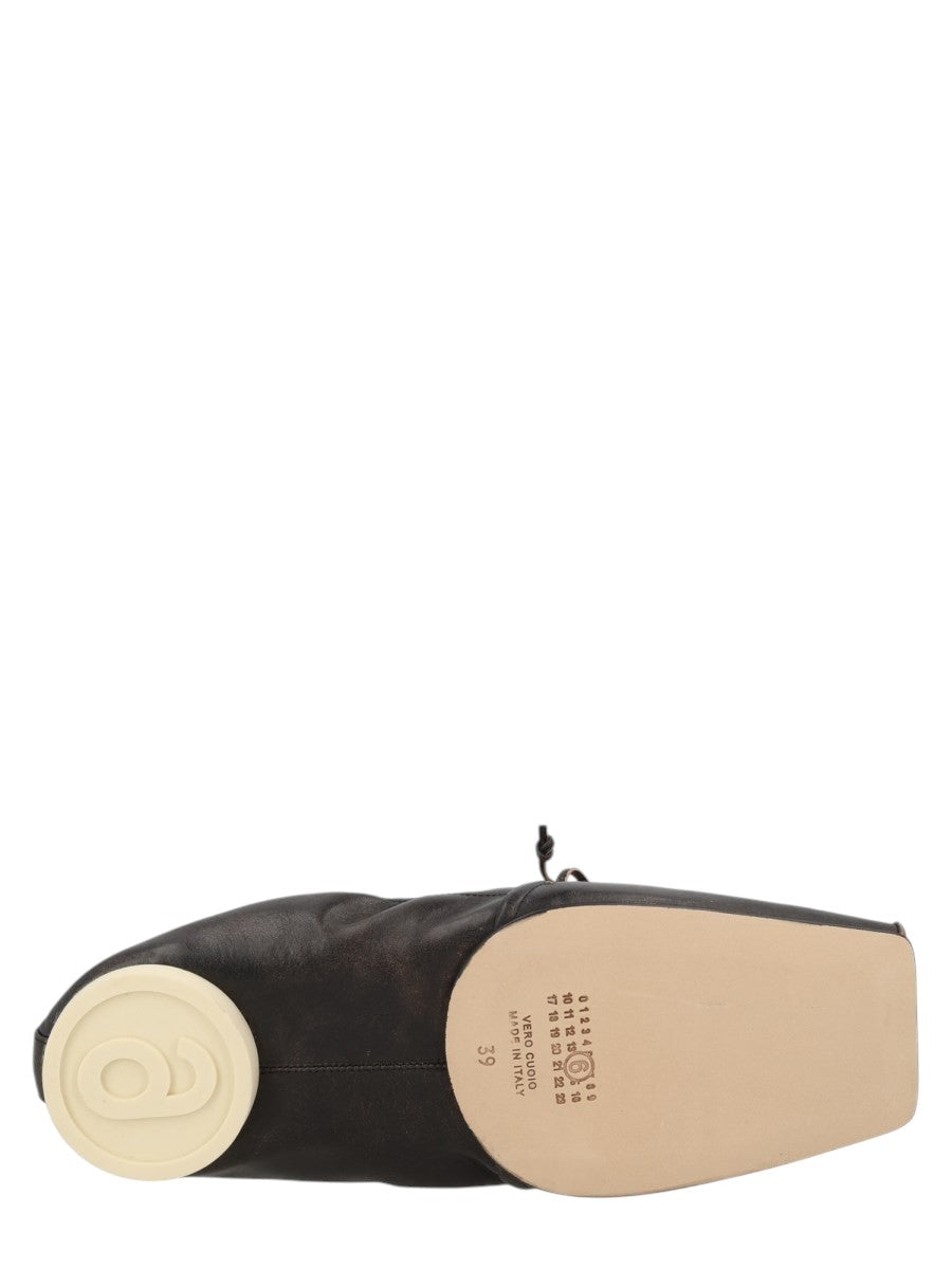 MM6 MAISON MARGIELA - BALLERINA IN PELLE CON PUNTA SQUADRATA klosmo-mm6-maison-margiela-square-toe-ballerina_2f6efa78-3710-482a-8f3e-c2bef836ca0f