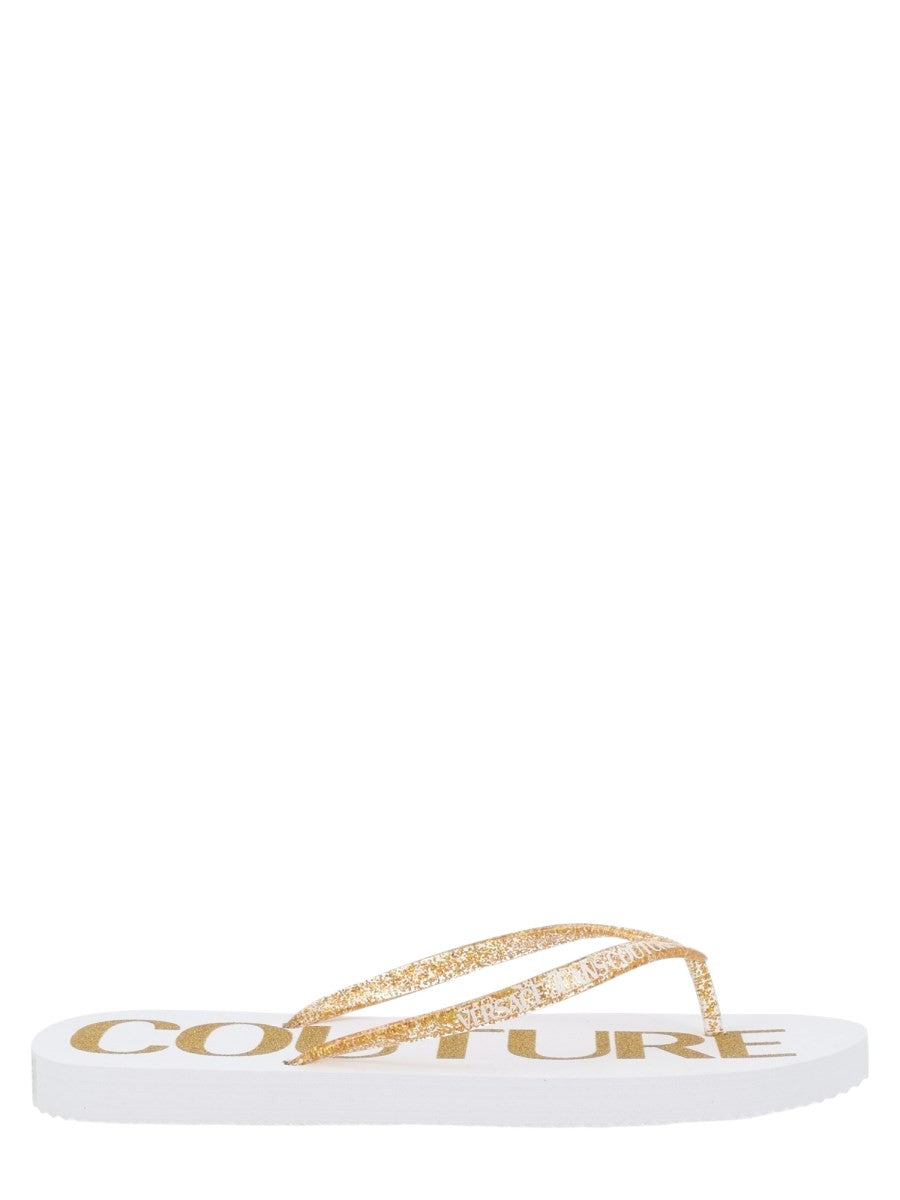 Versace Jeans Couture - SANDALO INFRADITO CON LOGO klosmo-versace-jeans-couture-white-gold-flip-flops