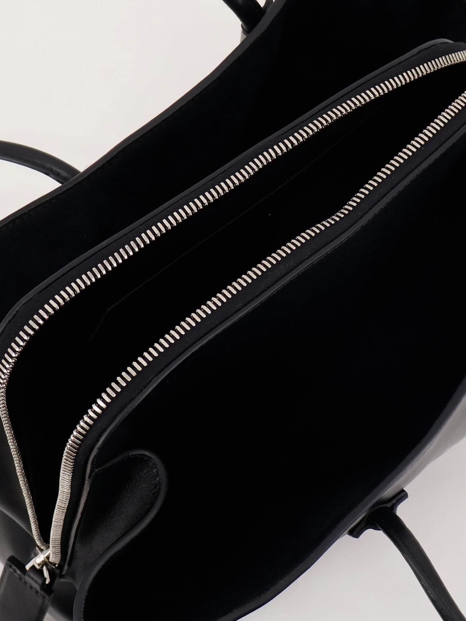The Attico - La Passeggiata Medium Leather Shoulder Bag la-passeggiata-medium-leather-shoulder-bag_35e2e1ce-fae1-4d2f-a67a-2718f3da1c63