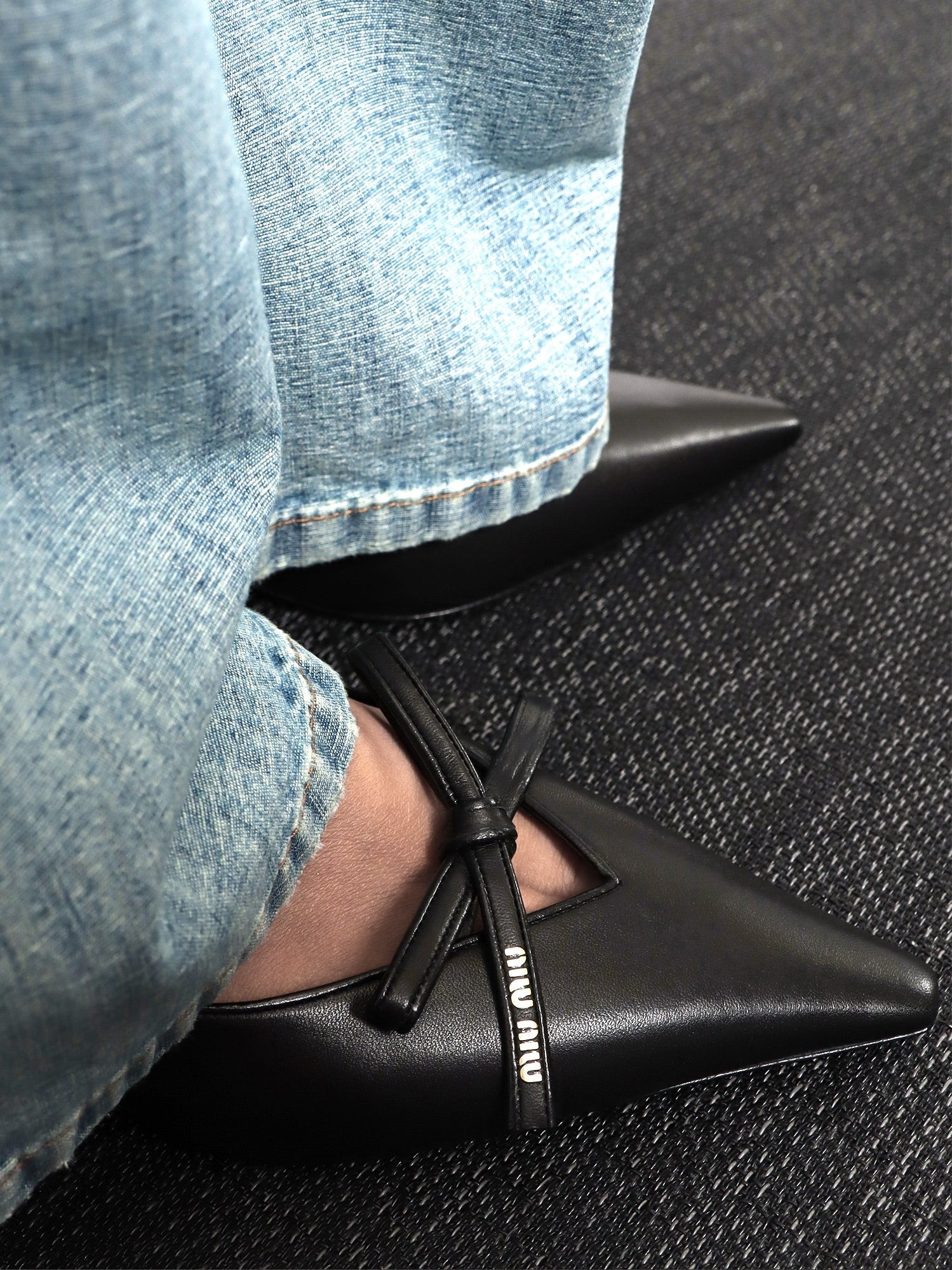 Miu Miu Leather décolleté with logo bow detail