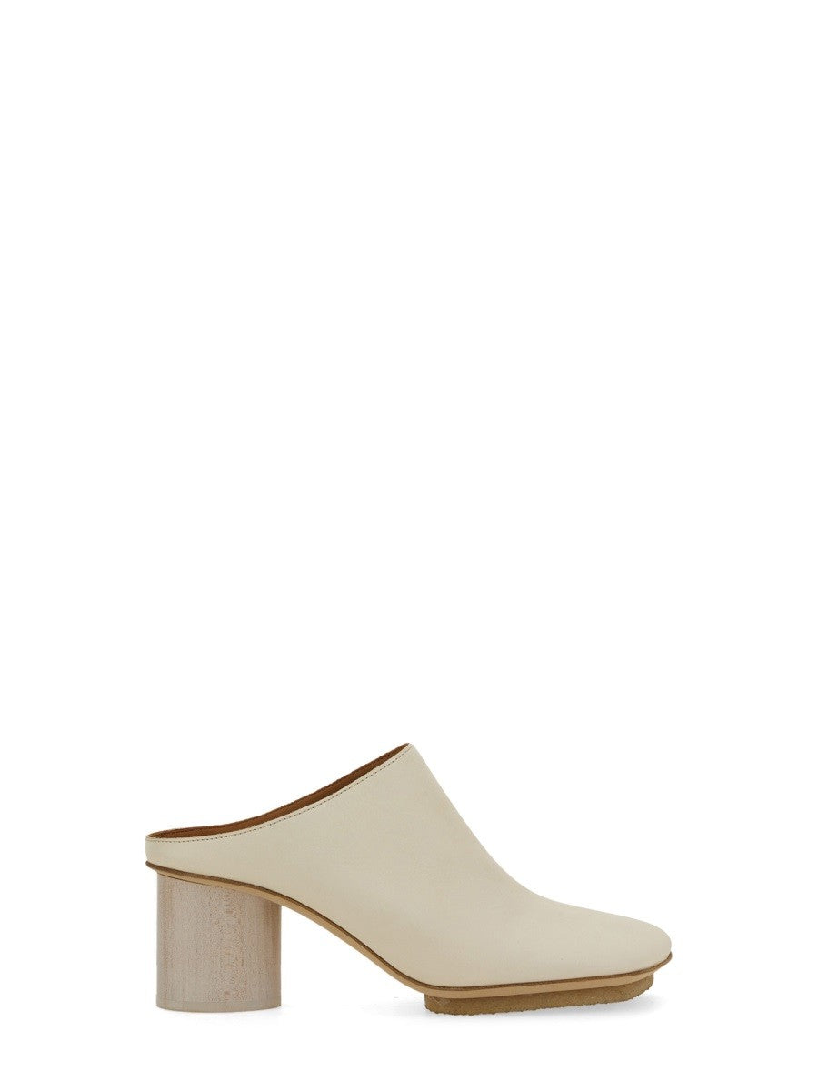 UMA WANG - LEATHER MULE. leather-mule_616f70a1-d695-4f7a-9c0b-9f2621c80afa