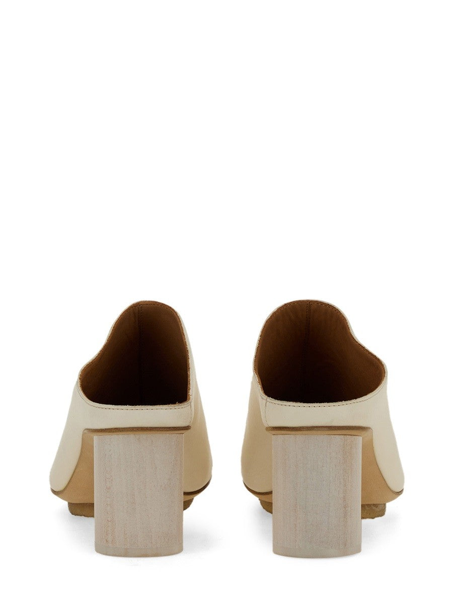 UMA WANG - LEATHER MULE. leather-mule_cb05dfd3-b657-423f-ae9d-61aba0ed8e6a