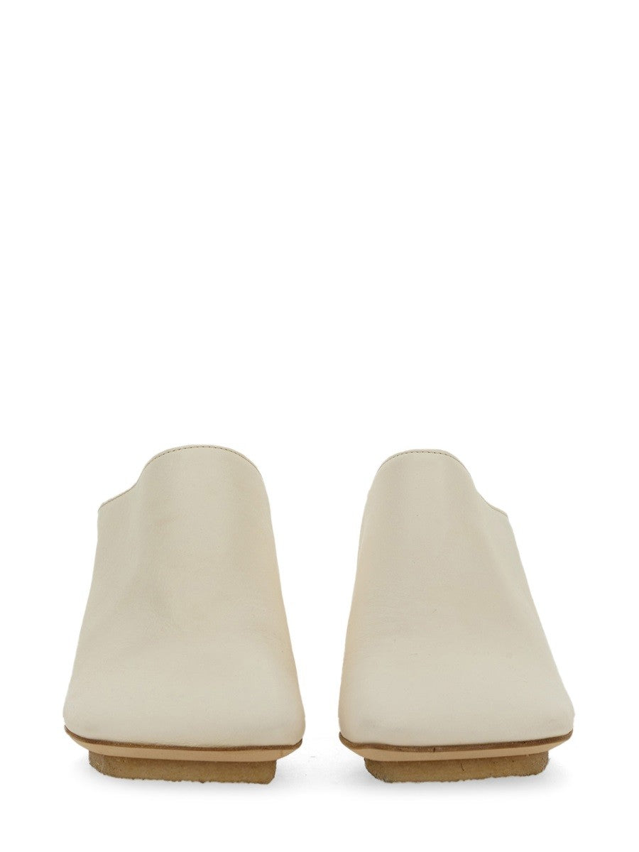 UMA WANG - LEATHER MULE. leather-mule_cf722411-c97b-4ac8-be6c-6df2c19df94d
