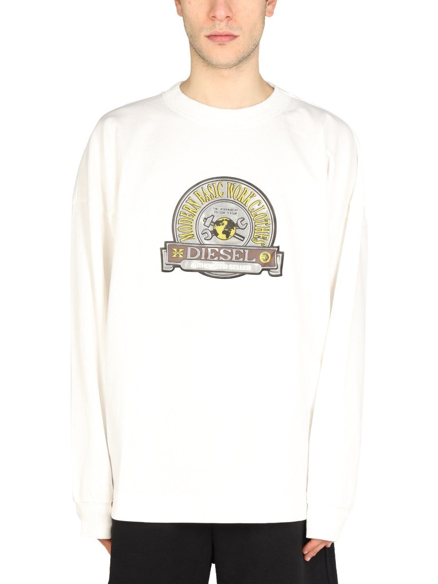 LOGO PATCH SWEATSHIRT