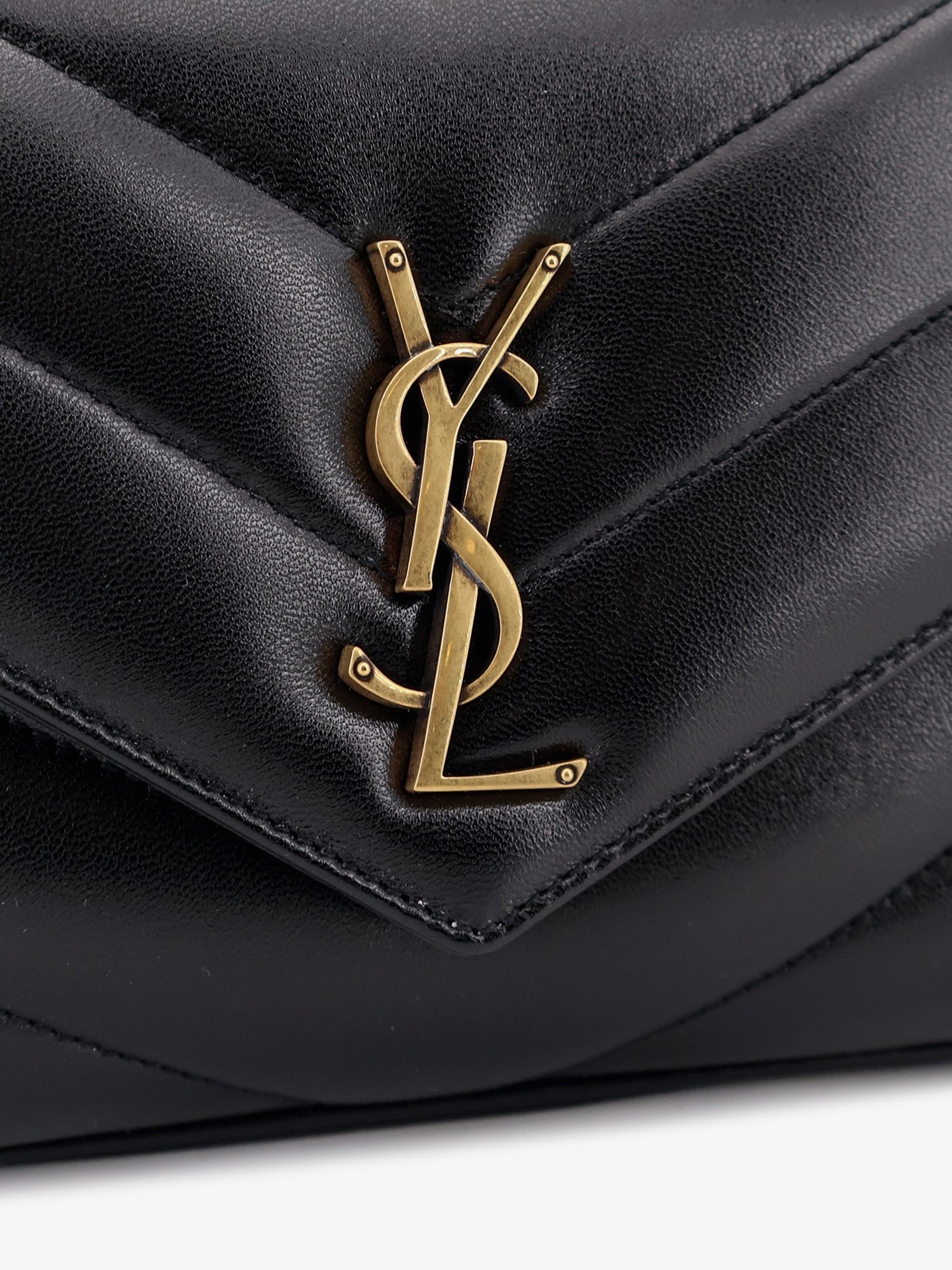 Saint Laurent - Loulou leather shoulder bag with metal Cassandre logo