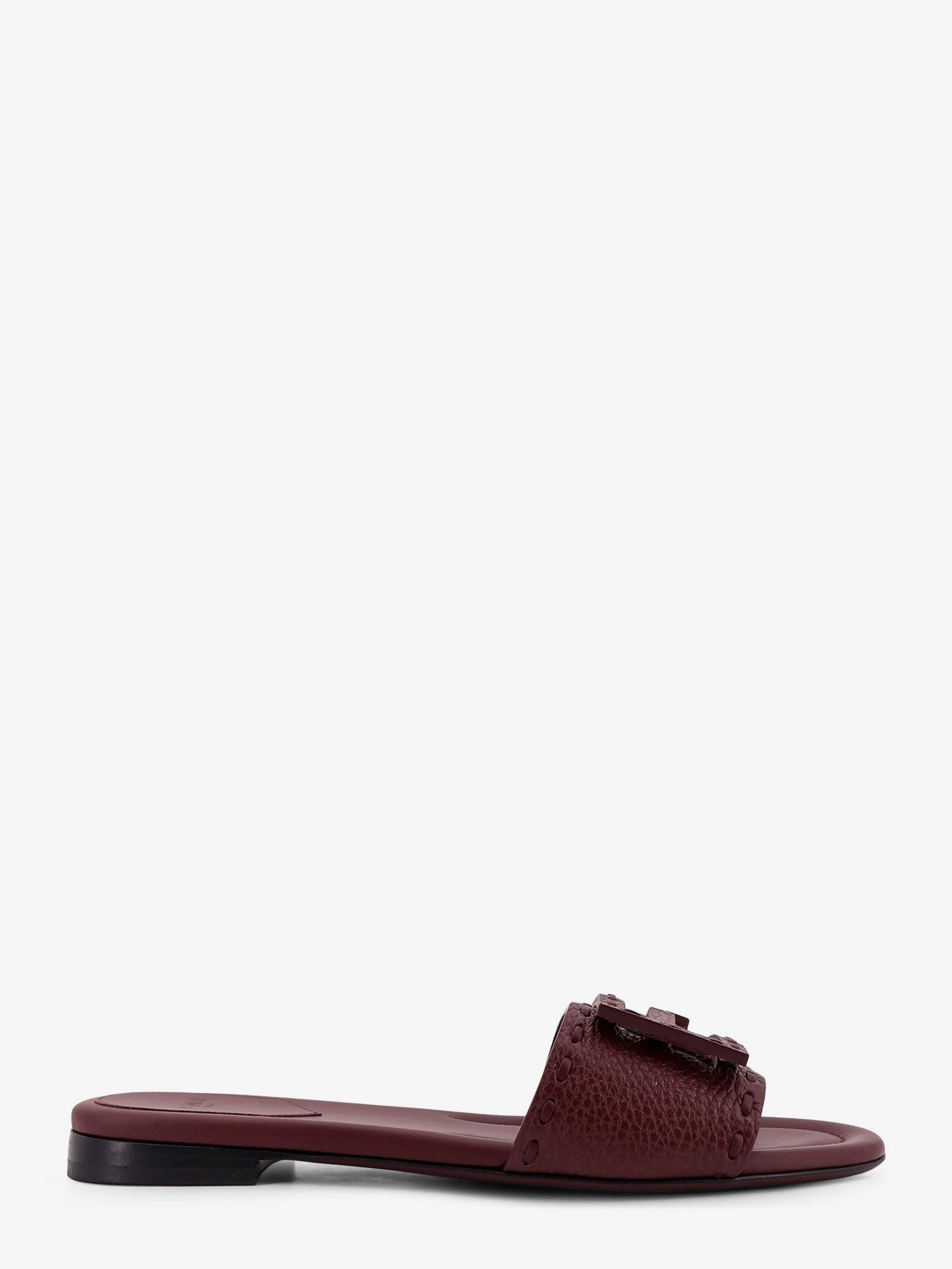 Low leather sandals with embossed FF logo low-leather-sandals-with-embossed-ff-logo_a00182f1-e3e5-4c7a-b46c-cdb6d696d57f