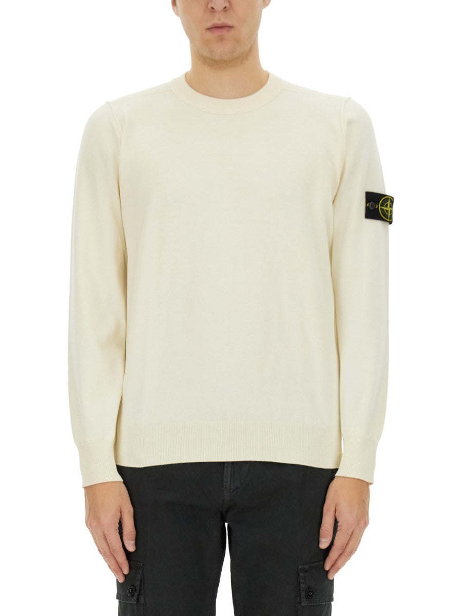 Stone Island - MAGLIA CON LOGO maglia-con-logo_e48b3a41-41d5-444f-b0c2-a98a5de2e663