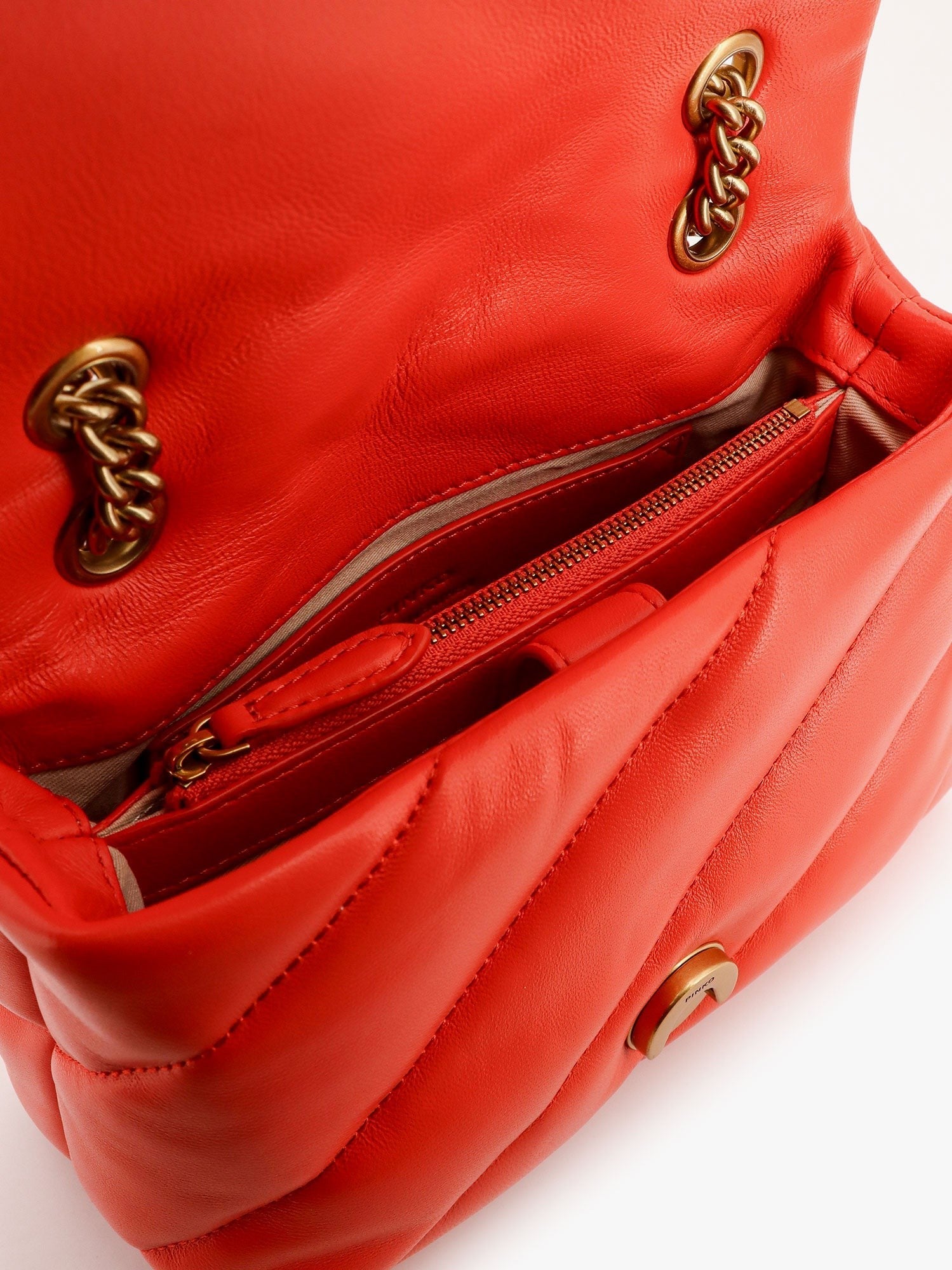 Matelassé leather shoulder bag with iconic love birds buckle