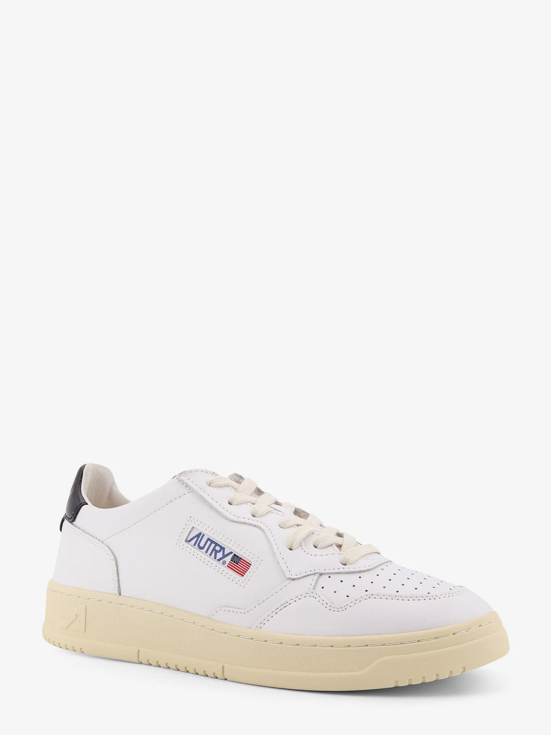 Autry - Medalist Low leather sneakers with side logo medalist-low-leather-sneakers-with-side-logo_db8b6a47-82ea-4a0b-b0f4-4a99089e1e5e