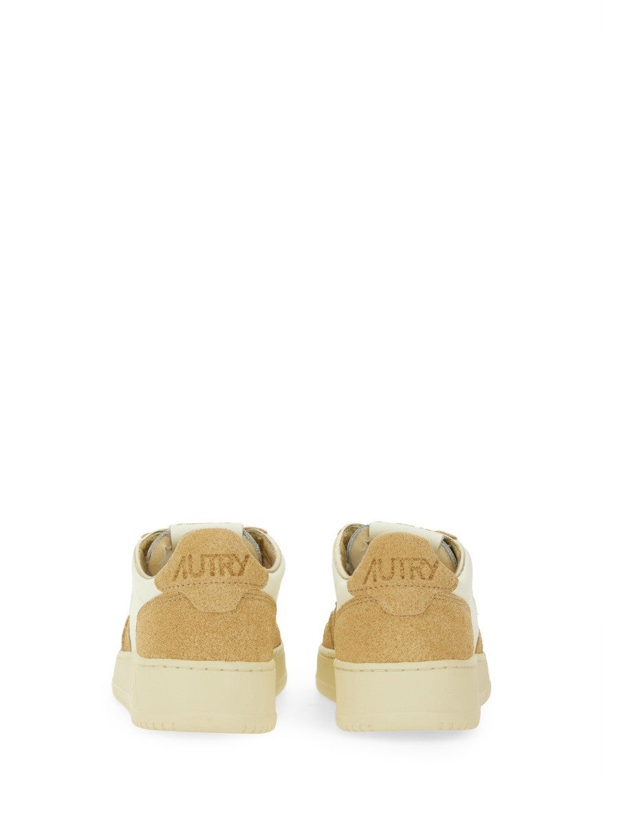 Autry - "MEDALIST LOW" SNEAKER medalist-low-sneaker_050c1c7c-4e5e-4c04-b906-4519f94c63e9