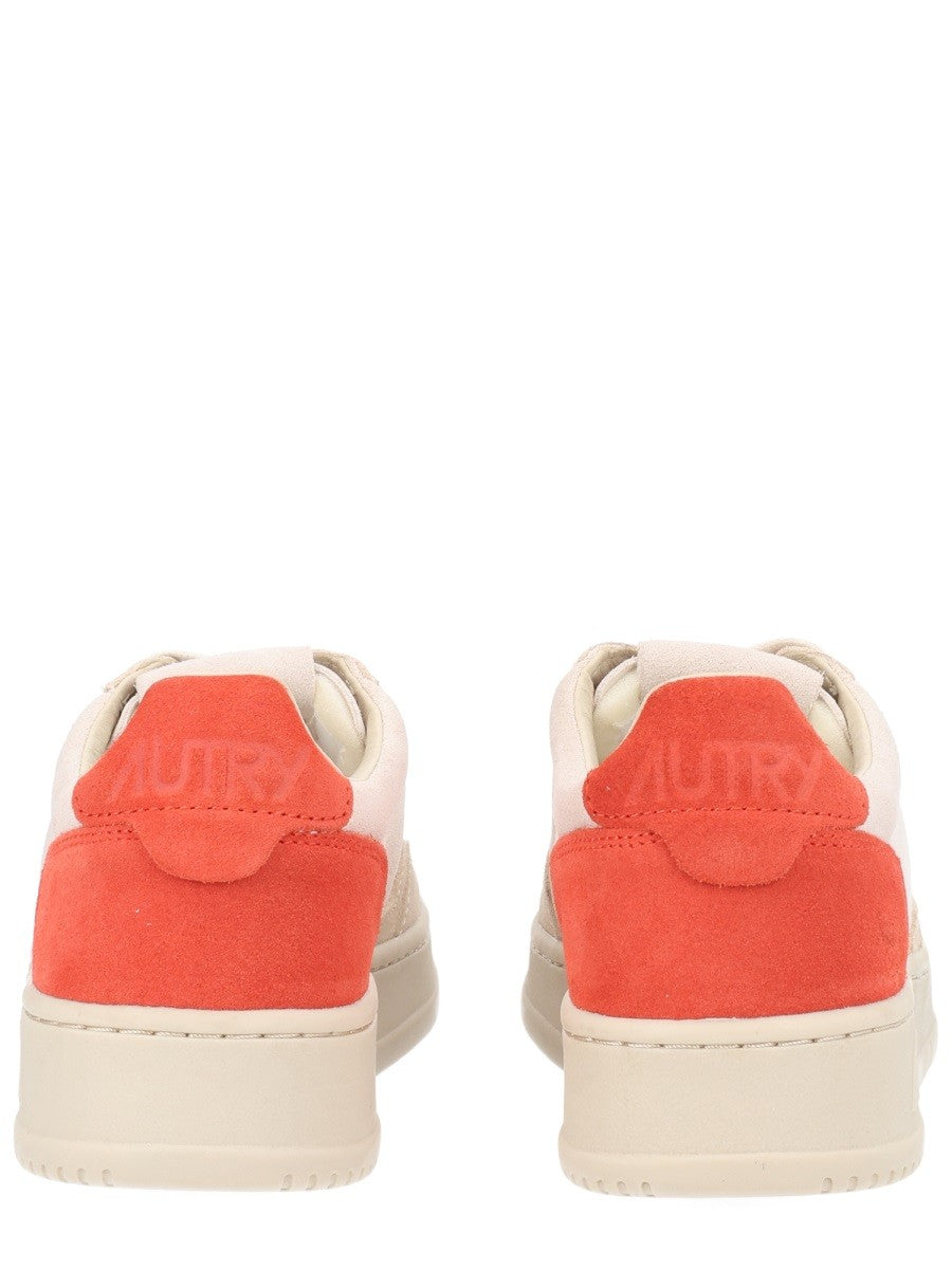 Autry - "MEDALIST LOW" SNEAKER medalist-low-sneaker_0e8cb35d-a682-4fb2-8951-3f7e7c25f01e