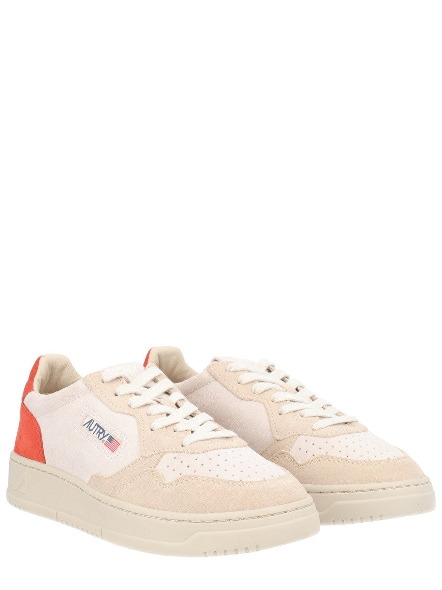 Autry - "MEDALIST LOW" SNEAKER medalist-low-sneaker_35a495c0-4273-46bd-8614-75698ee869b5