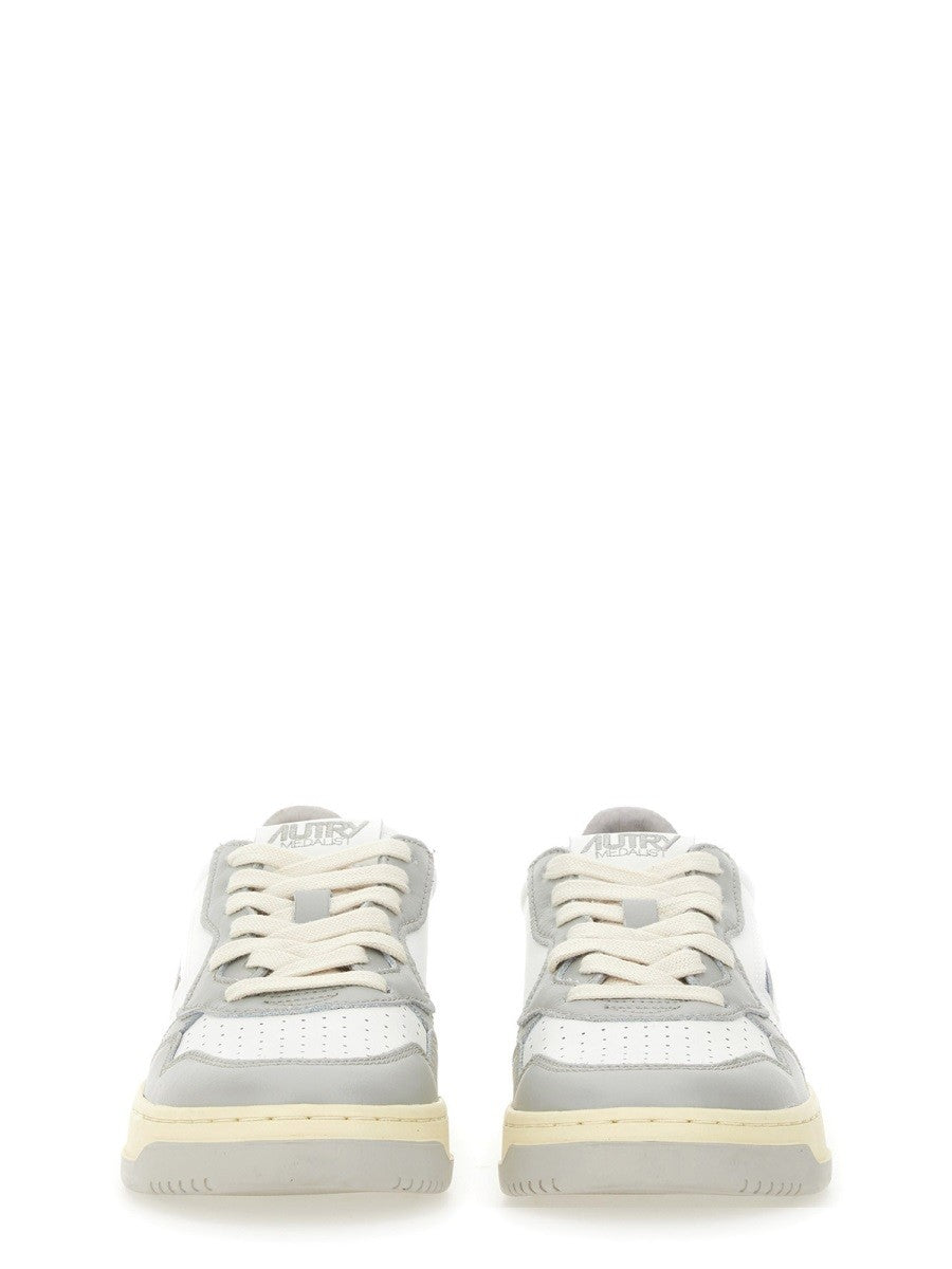 Autry - "MEDALIST LOW" SNEAKER medalist-low-sneaker_131a1939-8da3-432b-93f9-40b2ae9997f2
