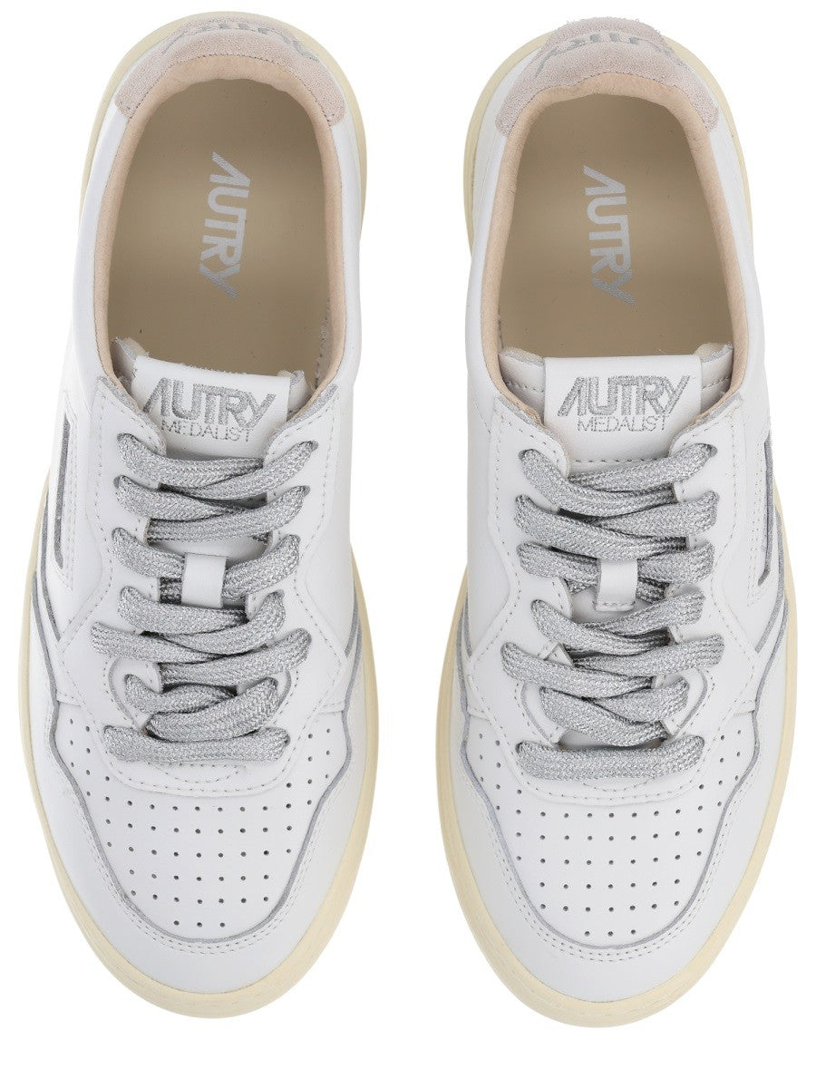 Autry - "MEDALIST LOW" SNEAKER medalist-low-sneaker_1efdf0eb-13dc-4db3-b9f4-cf30d0580e26