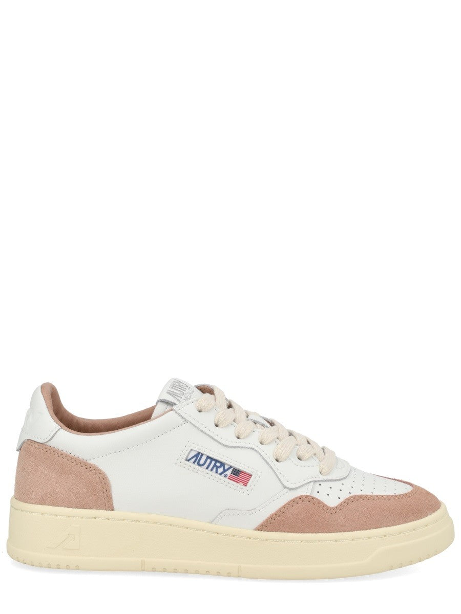 Autry - "MEDALIST LOW" SNEAKER medalist-low-sneaker_232ee935-c5b4-4885-8047-d25bb175dd7c