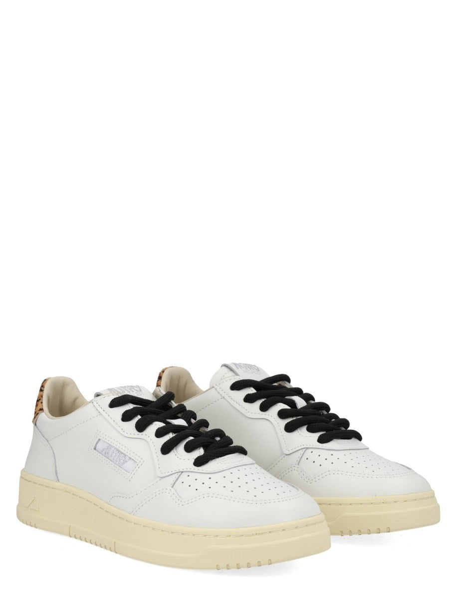 Autry - "MEDALIST LOW" SNEAKER medalist-low-sneaker_2a100a33-31ce-41bf-8726-158376567c8e