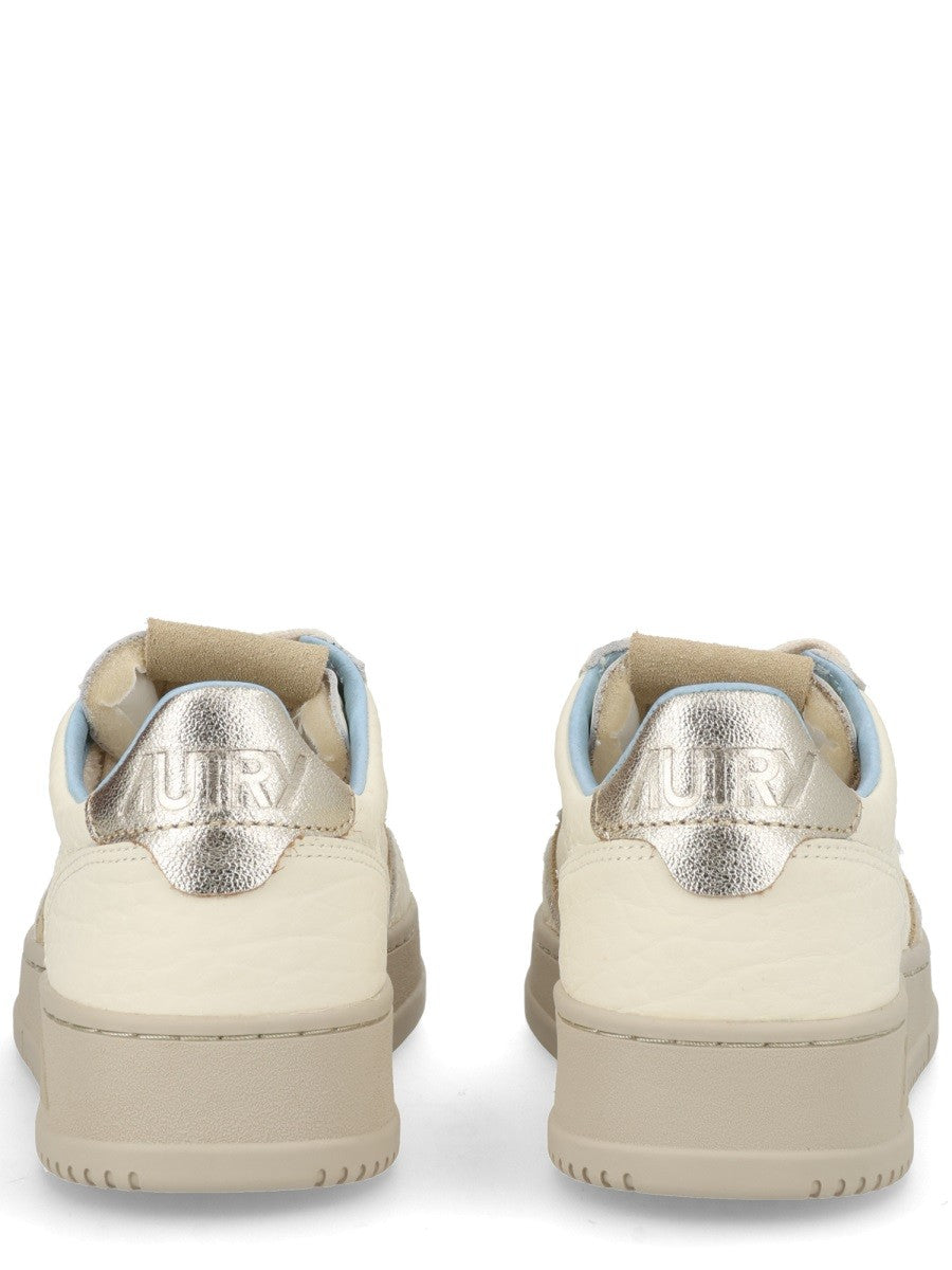 Autry - "MEDALIST LOW" SNEAKER medalist-low-sneaker_33c16a62-44a1-4816-afd9-57b192412597