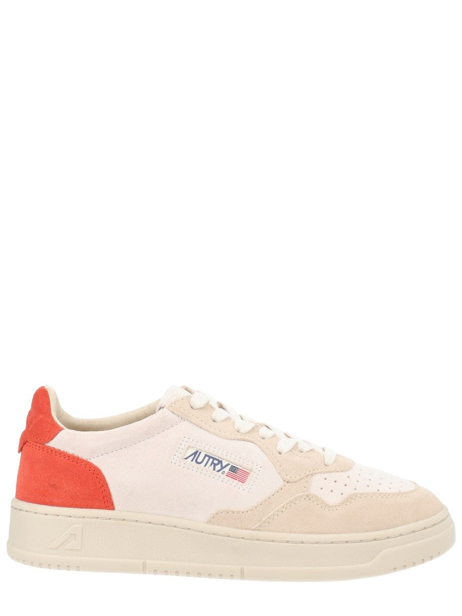 Autry - "MEDALIST LOW" SNEAKER medalist-low-sneaker_35a495c0-4273-46bd-8614-75698ee869b5
