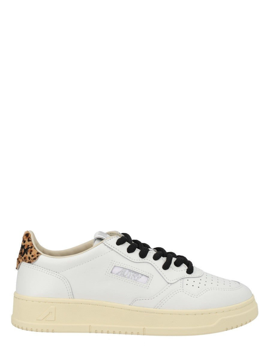Autry - "MEDALIST LOW" SNEAKER medalist-low-sneaker_3a5455ac-d1ea-4865-94f9-00e366f7df1f