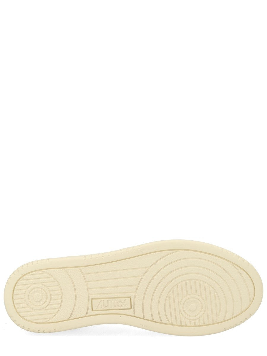 Autry - "MEDALIST LOW" SNEAKER medalist-low-sneaker_3a63f5a1-ebcb-4dc2-ab13-a3f79a82f5c9