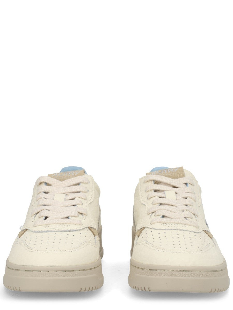 Autry - "MEDALIST LOW" SNEAKER medalist-low-sneaker_3efdcfed-c71b-4bd0-a79b-708c600661d9