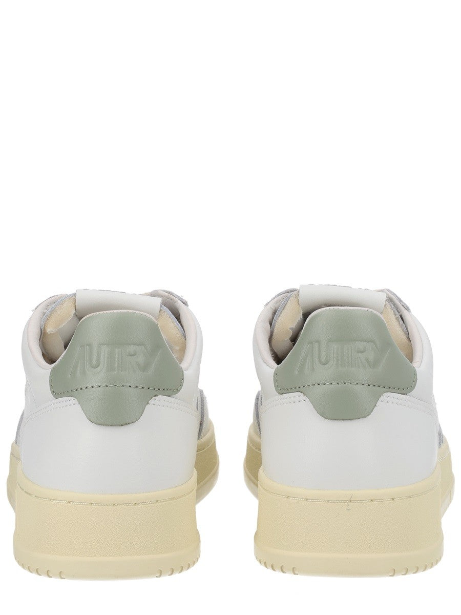 Autry - "MEDALIST LOW" SNEAKER medalist-low-sneaker_443ac951-c506-4ff3-b282-a2267ebc6b4c