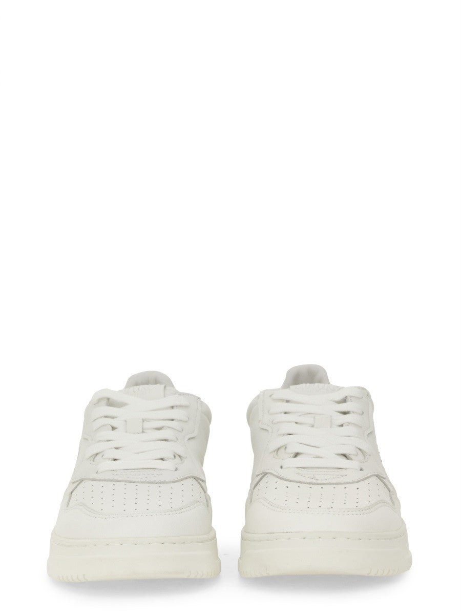 Autry - "MEDALIST LOW" SNEAKER medalist-low-sneaker_44ce09db-1a78-4f1e-83a2-0a1b00ca179f
