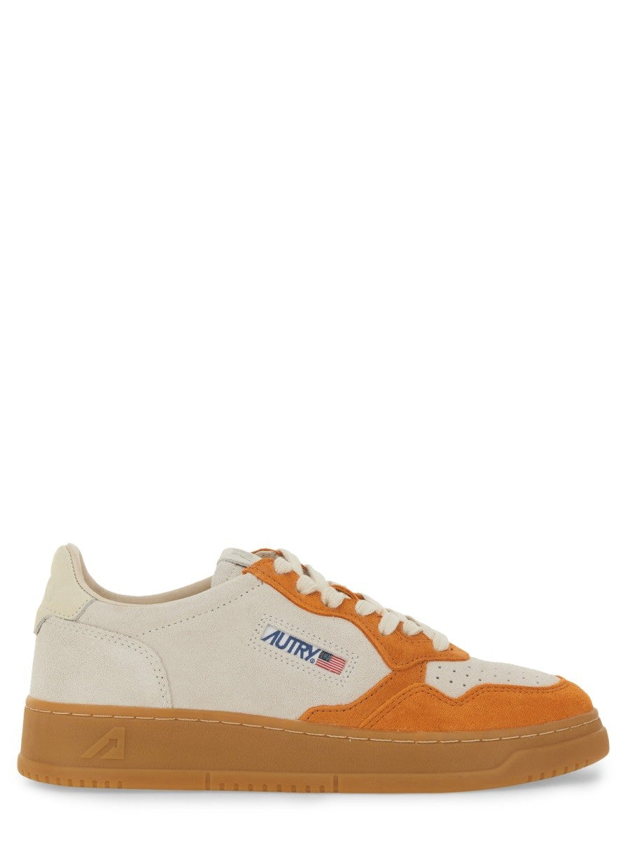 Autry - "MEDALIST LOW" SNEAKER medalist-low-sneaker_48f2039f-c150-42b0-b4fd-cb5dd721467d