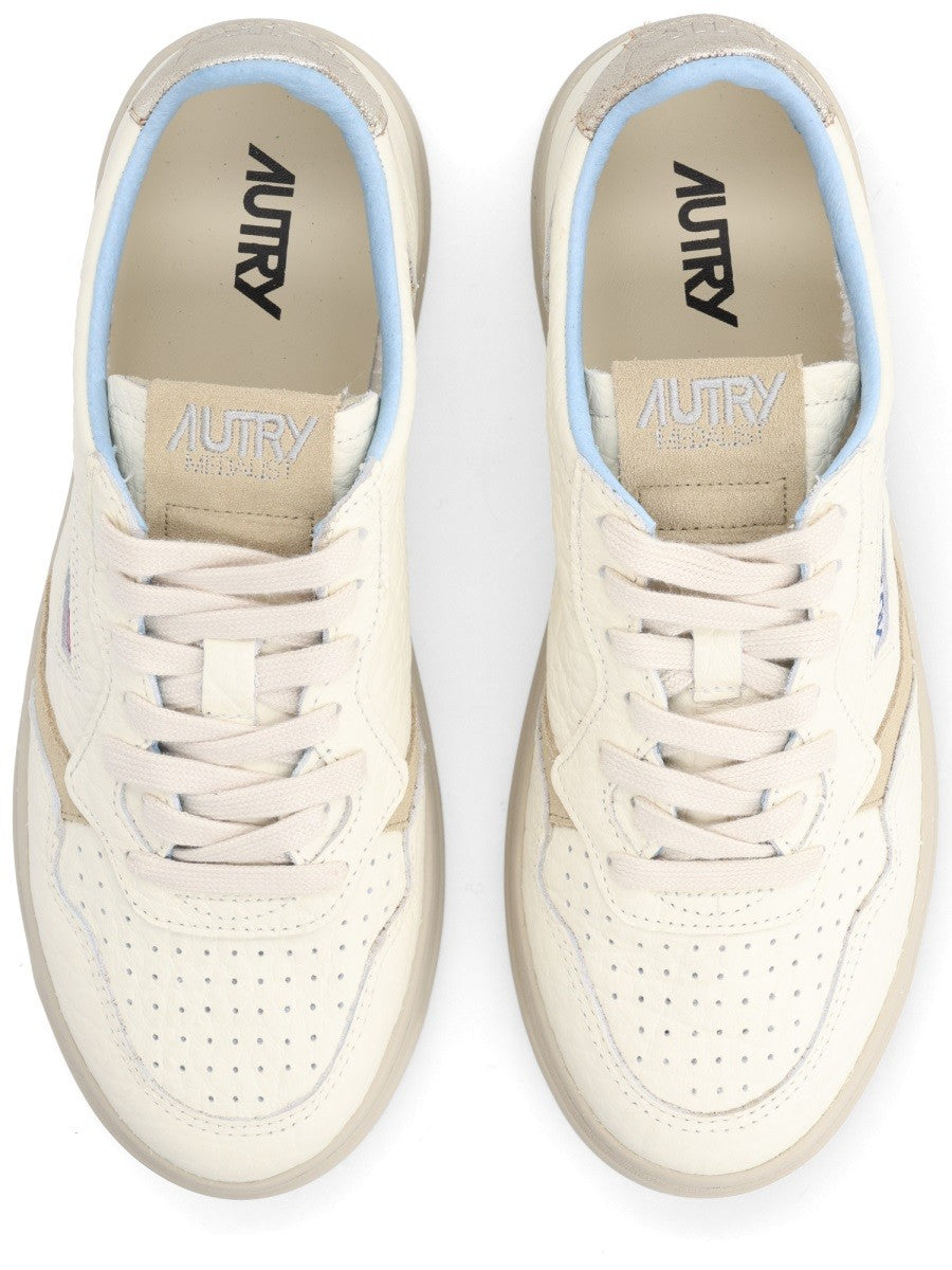 Autry - "MEDALIST LOW" SNEAKER medalist-low-sneaker_4c50daf9-74a8-467a-b56e-69f41a4d4a31